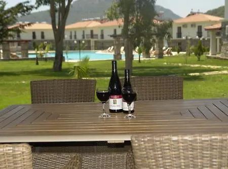 Apartahotel Orka Village 4*