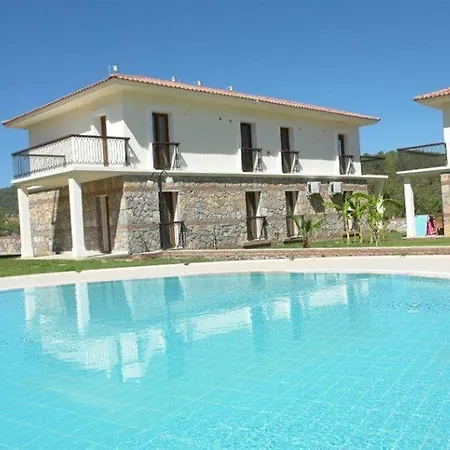 Orka Village Apartahotel 4*